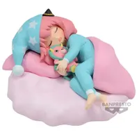 Anya Forger durmiendo en pijama sobre una almohada en forma de nube muy cómoda